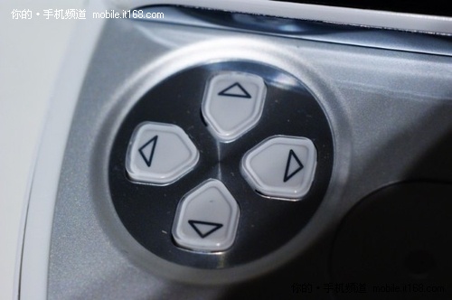 索爱白色Xperia Play图赏