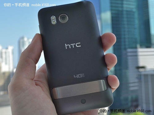 4.3寸炫屏+800W像素 HTC Thunderbolt赏