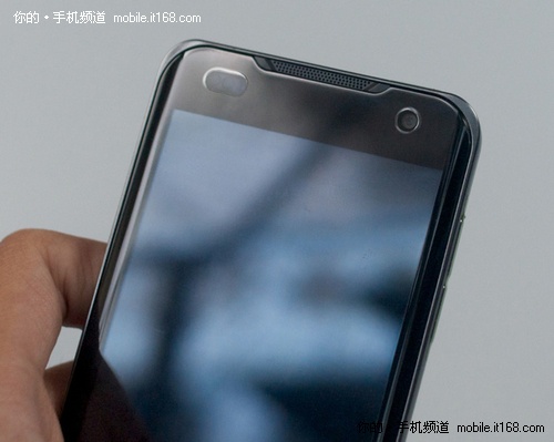 LG Tegra2双核平台 Optimus 2X开箱图赏