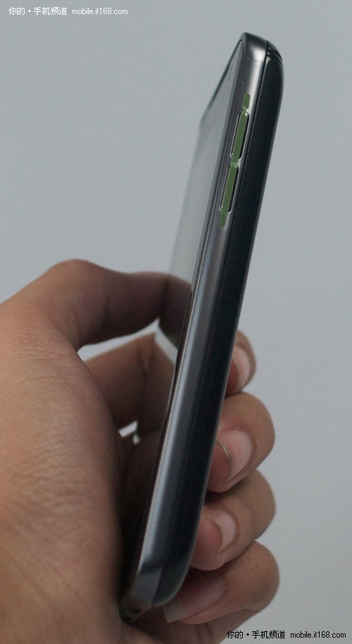 LG Tegra2双核平台 Optimus 2X开箱图赏
