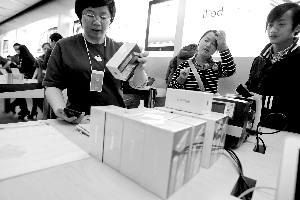联通将售iPhone4裸机 供货充足当场可取