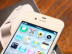 白色版终于上市 苹果iPhone 4再掀热潮 