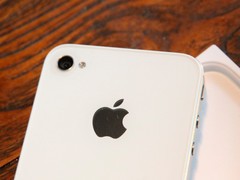 白色版终于上市 苹果iPhone 4再掀热潮