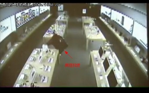 Apple Store再遭洗劫 黑衣匪徒砸门作案
