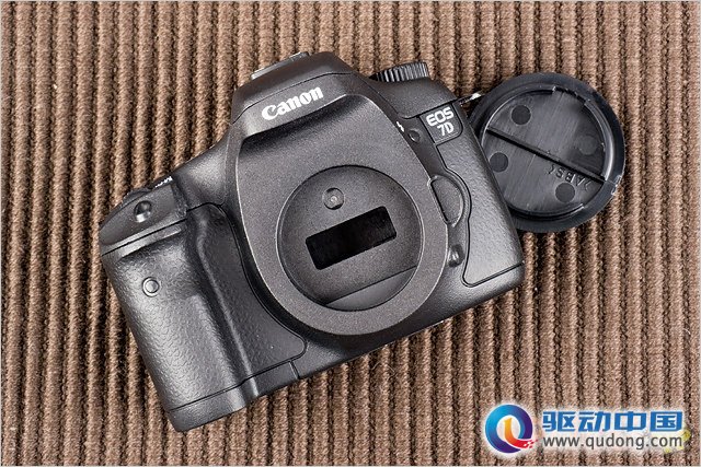 【开箱】Canon EOS 7D Mini：史上最小、最轻旗舰单眼登场！