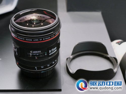 佳能EF 8-15mm F4L Fisheye USM实物图