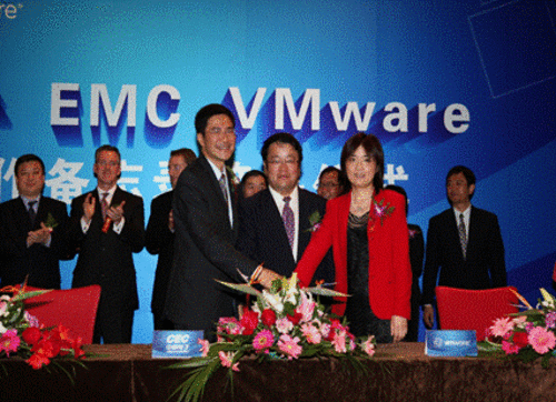 EMC总裁专程抵京 正式与中国电子签约 