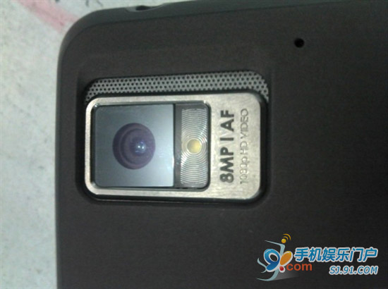 4.5寸双核机 Droid Bionic改版照曝光