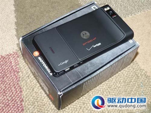 MOTO双核DROID X2闪亮入市 定价仅售3900元点击图片进入下一页