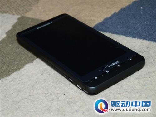MOTO双核DROID X2闪亮入市 定价仅售3900元点击图片进入下一页