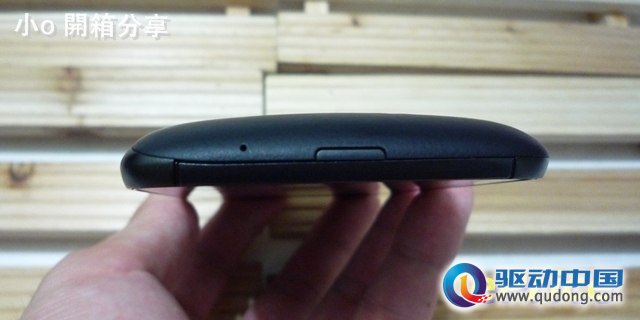 【小o 开箱分享】 hTC Sensation开箱文／感动机开箱文！外型介绍+盒装配件全览