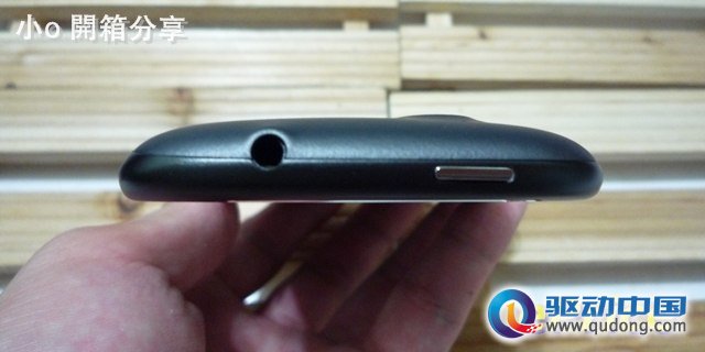 【小o 开箱分享】 hTC Sensation开箱文／感动机开箱文！外型介绍+盒装配件全览
