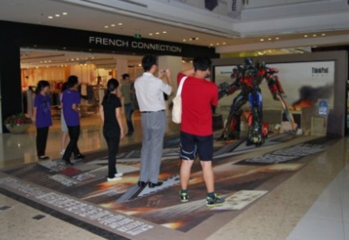 巨幅变形金刚3D画像惊现北京城