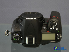 搭配18-200mm镜头 尼康D7000降至12880元 