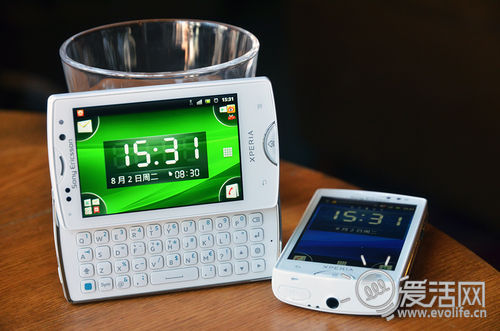 白色双子星 体验索尼爱立信ST15i、SK17i新机