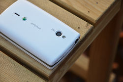 白色双子星 体验索尼爱立信ST15i、SK17i新机