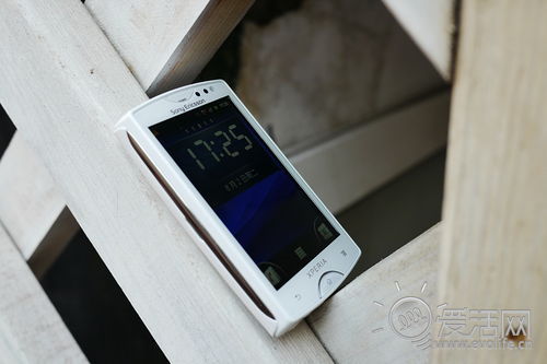 白色双子星 体验索尼爱立信ST15i、SK17i新机