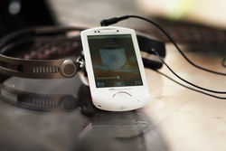 有Walkman有CMMB 索尼爱立信WT18i与移动碰撞