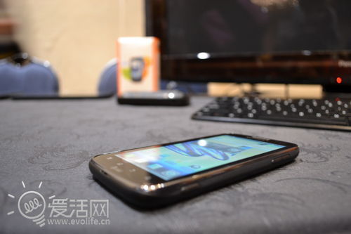 双核先驱升级 摩托罗拉正式发布ME865 Atrix 2代
