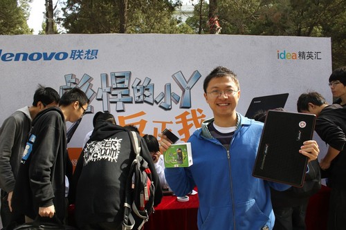 彪悍的小y反正我信，给力大礼馈赠学子 