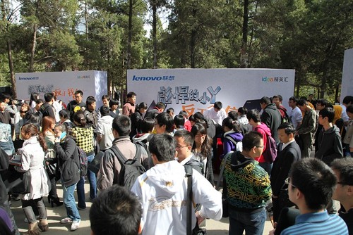 彪悍的小y反正我信，给力大礼馈赠学子 