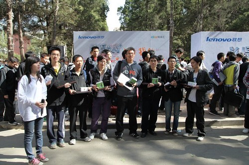 彪悍的小y反正我信，给力大礼馈赠学子 