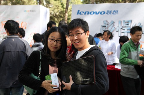 彪悍的小y反正我信，给力大礼馈赠学子 