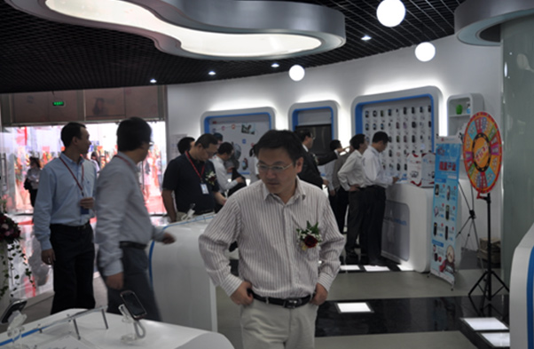 ALCATEL ONE TOUCH电子商务体验中心深圳登场