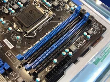 支持4条DDR3内存，最大支持32GB容量