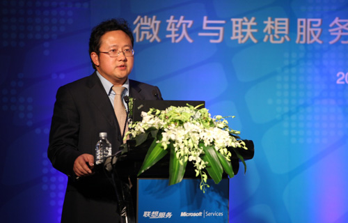 联想集团副总裁、联想新兴市场服务副总裁李祥林发表演讲