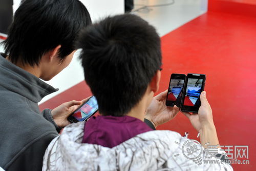 不锋摩,不成活 摩托罗拉刀锋XT910现场比拼
