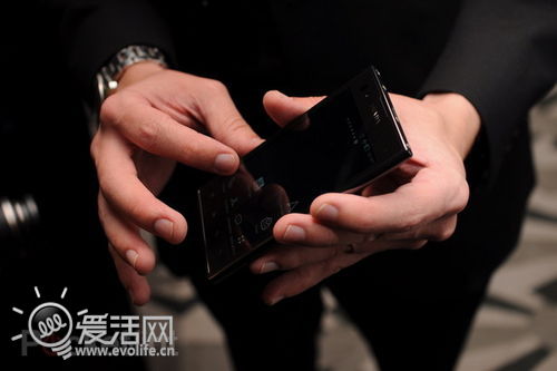 时尚风向标 奢华三代目LG Prada 3.0亮相伦敦