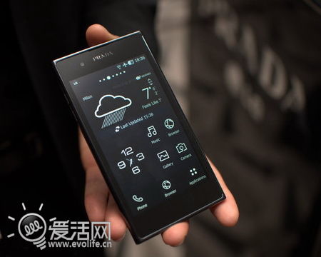 时尚三代目 LG Prada Phone 3.0韩国正式开卖