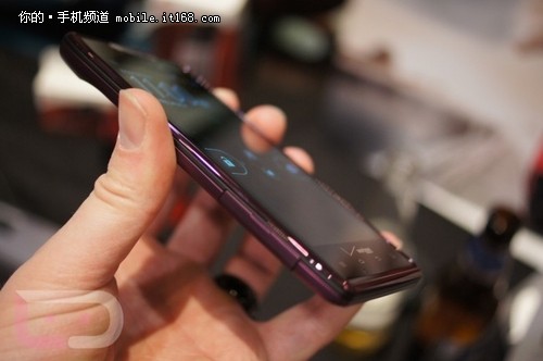 紫色摩托Droid RAZR春节开卖 装13利器