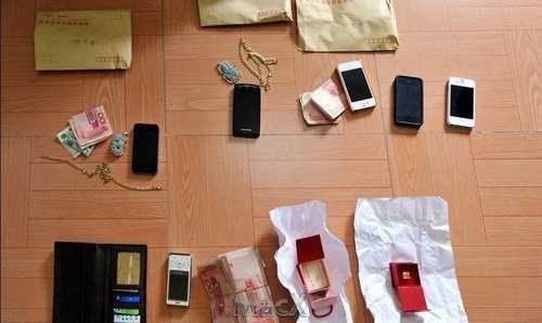 拍炫富照 男子为女友买iPhone抢劫被捕