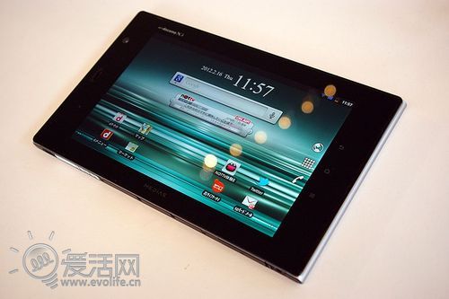 掉进马桶都不怕 DoCoMo推世界最薄防水平板和手机
