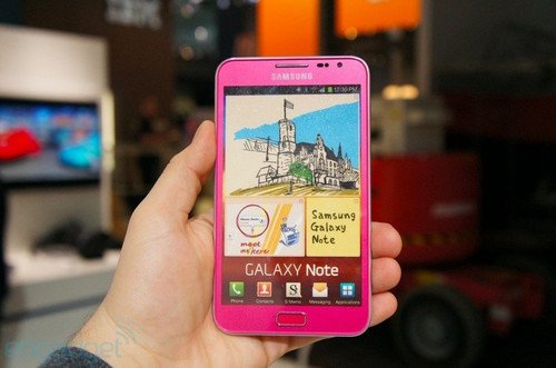 巨屏双核 粉色版Galaxy Note真机图赏