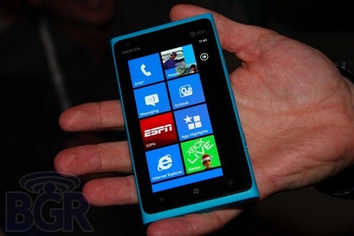 Lumia 900上市时间推迟至4月22?