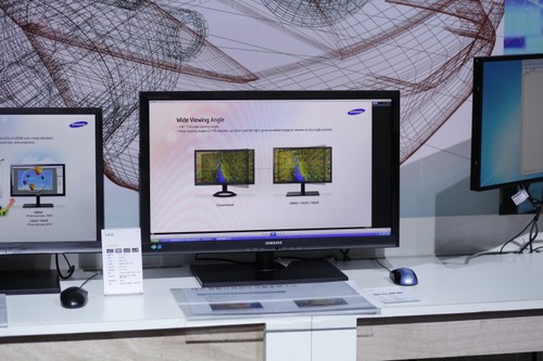 ChinaForum2012三星PLS广视角显示器引关注