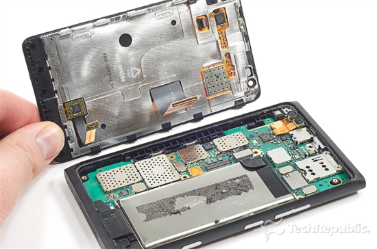 低价的秘密：Lumia 900拆解