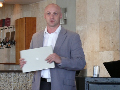http://upload.qudong.com/uploads/allimg/120419/1413326351-0.jpg