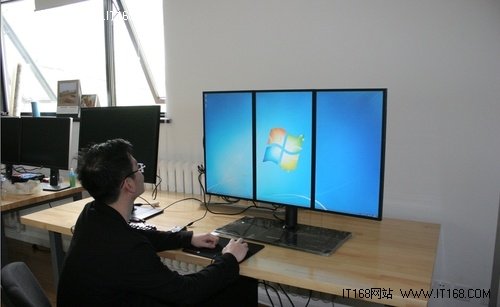 1×3拼接 三星MD230助力大型会展公司
