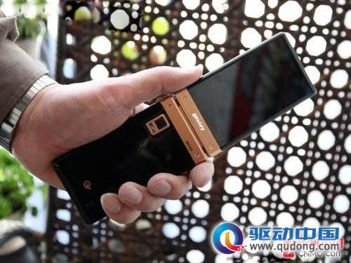三星W899价格降至谷底 经典翻盖商务机