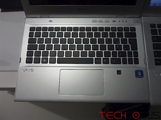 索尼VAIO T超极本上手：将升Ivy Bridge 能换电池？