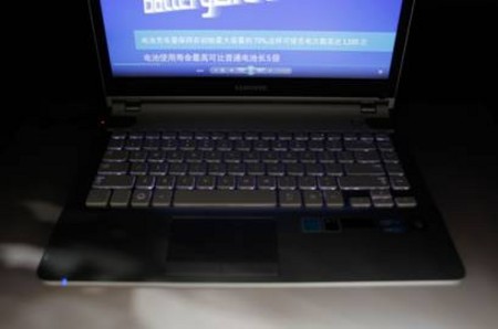 “一键”倾心 秒杀劲敌 三星Q470 