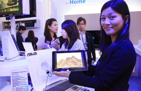 华硕变形平板惊艳Computex:Win8亮相