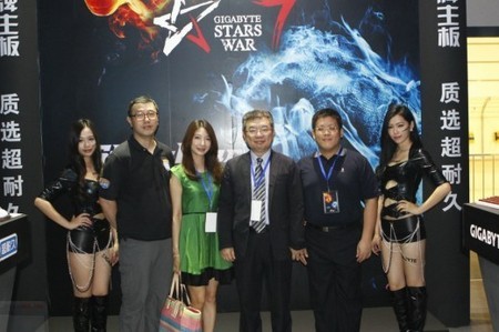 Starswar技嘉获突出贡献奖  超耐久主板上演Showtime 