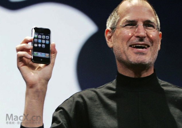 Steve-Jobs-holding-original-iPhone.jpg Steve-Jobs-holding-original-iPhone.jpg