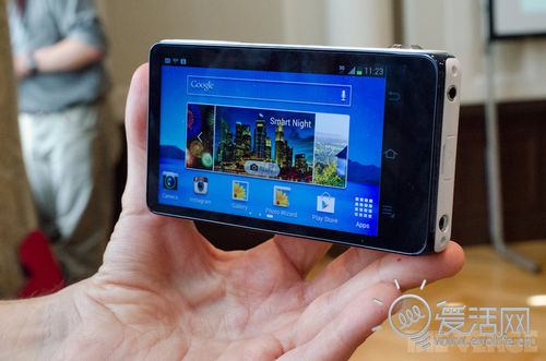 边界消融 三星Android 4.1智能相机Galaxy Camera上手玩