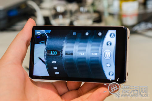 边界消融 三星Android 4.1智能相机Galaxy Camera上手玩